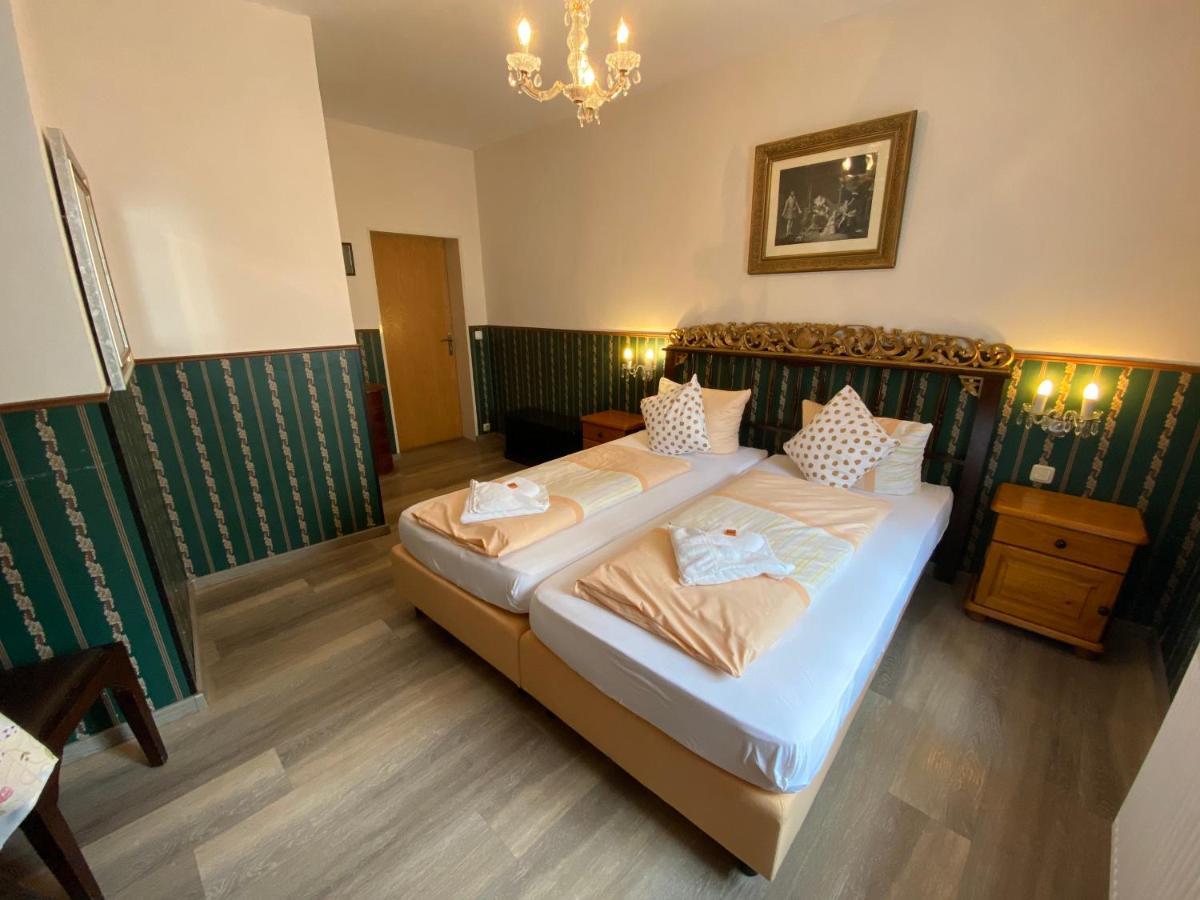 Kreuzerhof Hotel Garni โรเทนบวร์ก อ็อบ แดร์เทาเบอร์ ภายนอก รูปภาพ