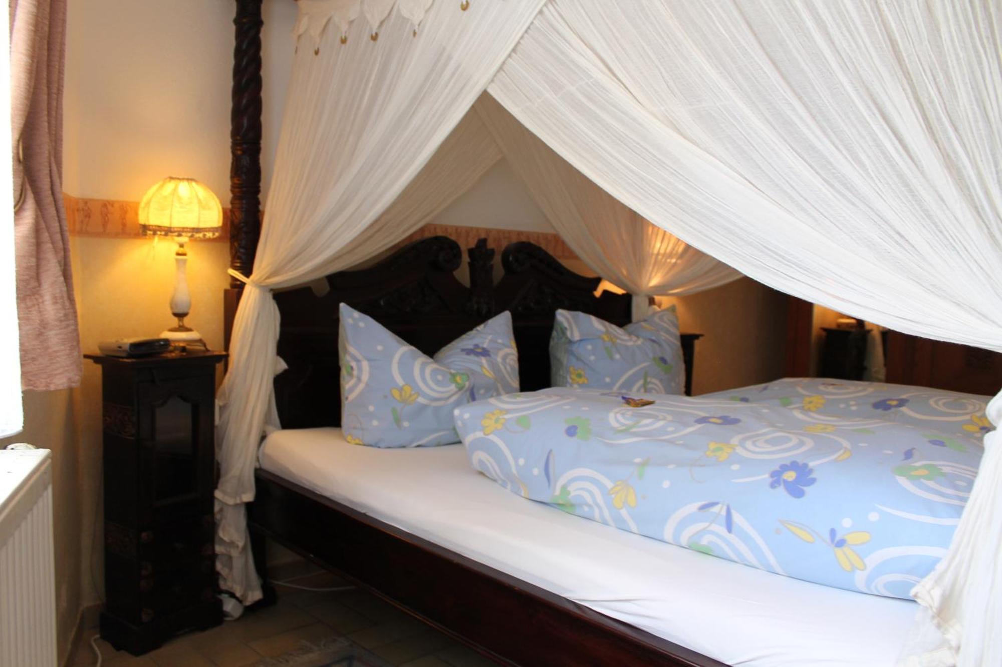 Kreuzerhof Hotel Garni โรเทนบวร์ก อ็อบ แดร์เทาเบอร์ ภายนอก รูปภาพ