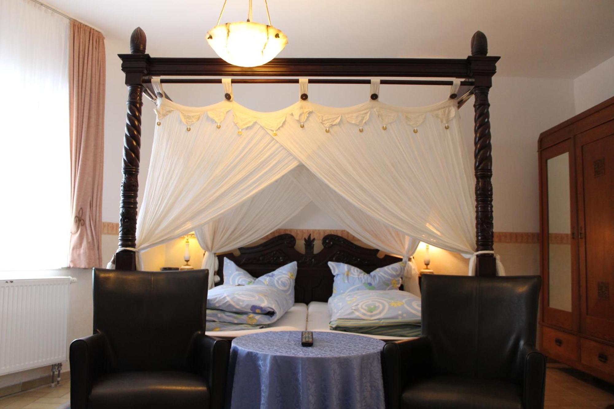 Kreuzerhof Hotel Garni โรเทนบวร์ก อ็อบ แดร์เทาเบอร์ ภายนอก รูปภาพ